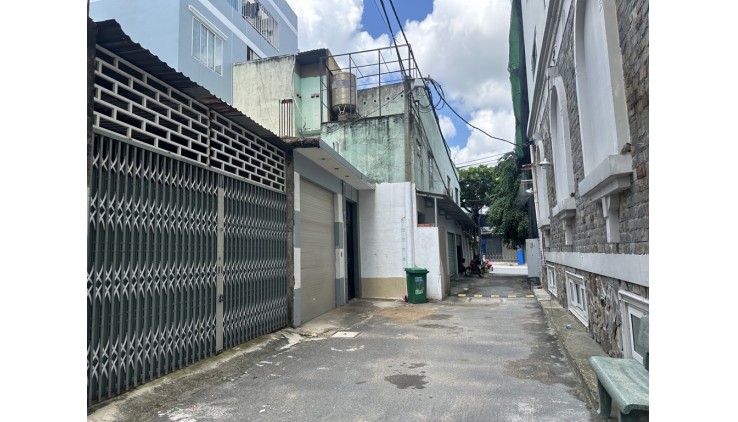 Nhà Hẻm Xe Hơi Nguyễn Ảnh Thủ, Vị Trí Sát Mặt Tiền, 94.4m2 Được Xây Thành 2 Căn Nhà, Giá Chỉ 5.5 Tỷ.